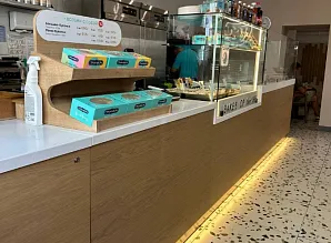 Барная стойка и мебель для кафе-пекарни Cinnabon на Покровке Фото 7