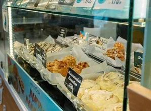 Барная стойка и мебель для кафе-пекарни Cinnabon в ТЦ Жемчужная Плаза Фото 18