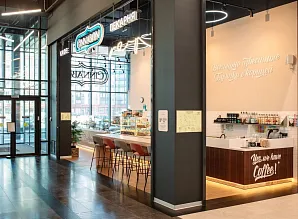 Барная стойка и мебель для кафе пекарни Cinnabon в ТРК «НЕБО» Мурино Фото 11
