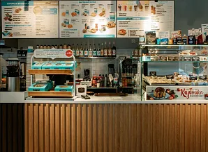 Барная стойка и мебель для кафе-пекарни Cinnabon на Среднем проспекте В.О. Фото 3