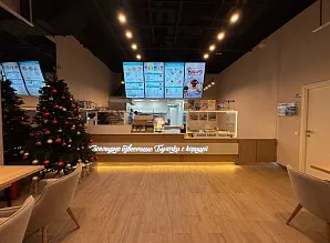 Барная стойка и мебель для кафе-пекарни Cinnabon в ТРК «Атриум» Фото 2