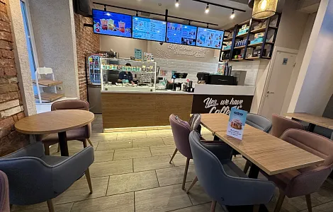 Барная стойка и мебель для кафе-пекарни Cinnabon в Москве