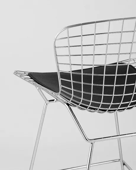 Стул полубарный с низкой спинкой Bertoia хромированный с черной подушкой фото 6