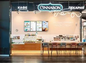 Барная стойка и мебель для кафе пекарни Cinnabon в ТРК «НЕБО» Мурино Фото 2