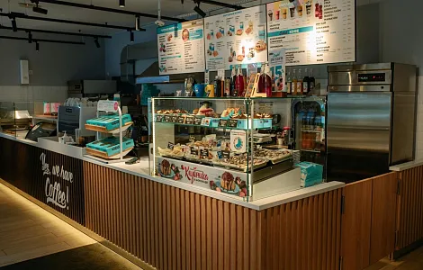 Барная стойка и мебель для кафе-пекарни Cinnabon на Среднем проспекте В.О.