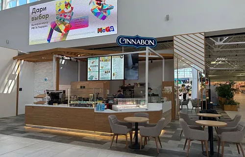 Барная стойка и мебель для кафе-пекарни Cinnabon в ТРЦ МЕГА Парнас в Санкт-Петербурге