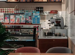 Барная стойка и мебель для кафе-пекарни Cinnabon в Санкт-Петербурге Фото 25