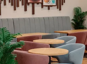 Барная стойка и мебель для кафе пекарни Cinnabon в ТРЦ МЕГА Дыбенко Фото 32