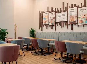 Барная стойка и мебель для кафе пекарни Cinnabon в ТРЦ МЕГА Дыбенко Фото 6