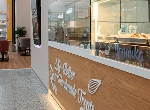 Барная стойка и мебель для кафе пекарни Cinnabon в ТРЦ МЕГА Дыбенко Фото 22