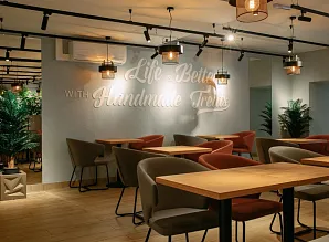 Барная стойка и мебель для кафе-пекарни Cinnabon на Среднем проспекте В.О. Фото 7