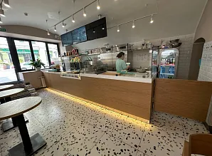 Барная стойка и мебель для кафе-пекарни Cinnabon на Покровке Фото 3