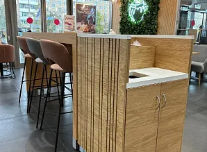 Производство барной стойки и нестандартной мебели для кафе-пекарни Cinnabon в ТРК Мозаика Фото 14