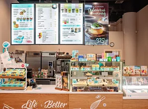 Барная стойка и мебель для кафе-пекарни Cinnabon в ТЦ «Парк Молл» в Санкт-Петербурге Фото 9