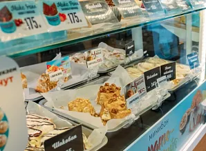 Барная стойка и мебель для кафе-пекарни Cinnabon в ТЦ Жемчужная Плаза Фото 20