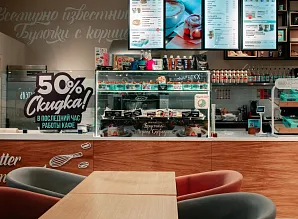 Барная стойка и мебель для кафе-пекарни Cinnabon в Санкт-Петербурге Фото 5