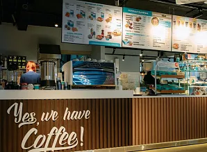 Барная стойка и мебель для кафе-пекарни Cinnabon на Невском проспекте Фото 14