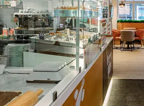 Барная стойка для кафе-пекарни Cinnabon на Сенной площади в Санкт-Петербурге Фото 26