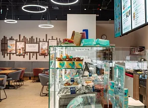 Барная стойка и мебель для кафе пекарни Cinnabon в ТРК «Лето» Санкт-Петербург Фото 32