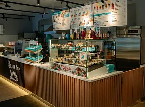 Барная стойка и мебель для кафе-пекарни Cinnabon на Среднем проспекте В.О. Фото 2