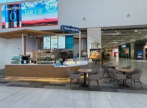 Барная стойка и мебель для кафе-пекарни Cinnabon в ТРЦ МЕГА Парнас в Санкт-Петербурге Фото 3