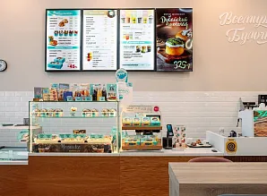 Барная стойка и мебель для кафе пекарни Cinnabon в ТРК «НЕБО» Мурино Фото 6