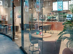 Барная стойка и мебель для кафе-пекарни Cinnabon в Санкт-Петербурге Фото 22