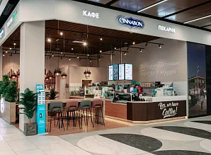 Барная стойка и мебель для кафе-пекарни Cinnabon в ТРЦ Экопарк в Санкт-Петербурге Фото 2
