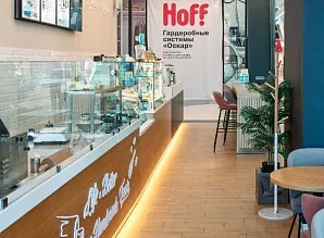 Барная стойка и мебель для кафе пекарни Cinnabon в ТРК «НЕБО» Мурино Фото 25