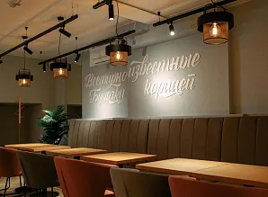 Барная стойка и мебель для кафе-пекарни Cinnabon на Среднем проспекте В.О. Фото 12