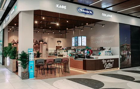 Барная стойка и мебель для кафе-пекарни Cinnabon в ТРЦ Экопарк в Санкт-Петербурге