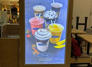 Барная стойка и мебель для кафе-пекарни Cinnabon в ТРЦ Галерея Санкт-Петербург Фото 7