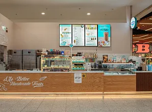 Барная стойка и мебель для кафе пекарни Cinnabon в ТРЦ МЕГА Дыбенко Фото 15