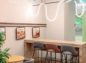 Барная стойка и мебель для кафе-пекарни Cinnabon в ТЦ «Парк Молл» в Санкт-Петербурге Фото 20