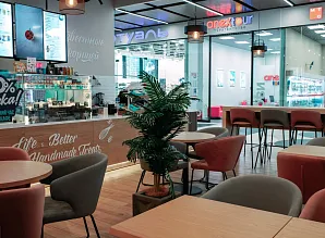 Барная стойка и мебель для кафе-пекарни Cinnabon в ТРЦ Экопарк в Санкт-Петербурге Фото 30