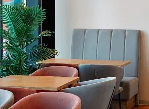 Барная стойка и мебель для кафе пекарни Cinnabon в ТРК «НЕБО» Мурино Фото 20