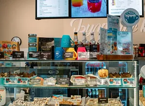 Барная стойка и мебель для кафе-пекарни Cinnabon в ТЦ Жемчужная Плаза Фото 19