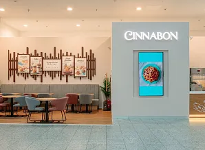 Барная стойка и мебель для кафе пекарни Cinnabon в ТРЦ МЕГА Дыбенко Фото 2