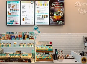 Барная стойка и мебель для кафе пекарни Cinnabon в ТРК «НЕБО» Мурино Фото 7