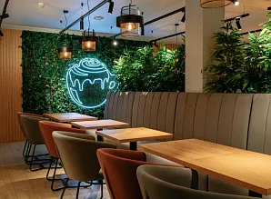 Барная стойка и мебель для кафе-пекарни Cinnabon на Среднем проспекте В.О. Фото 8