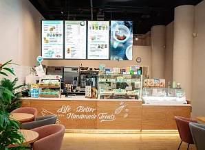 Барная стойка и мебель для кафе-пекарни Cinnabon в ТЦ «Парк Молл» в Санкт-Петербурге Фото 23